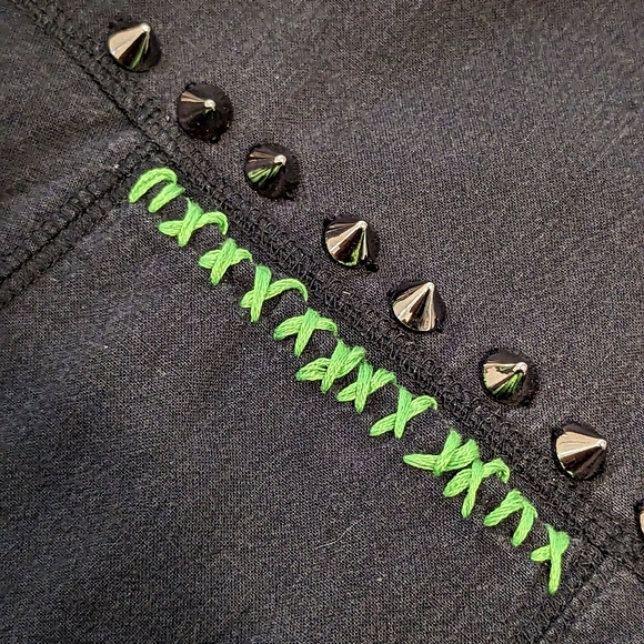 Green Day sleeveless button up top - Picture 6 of 6